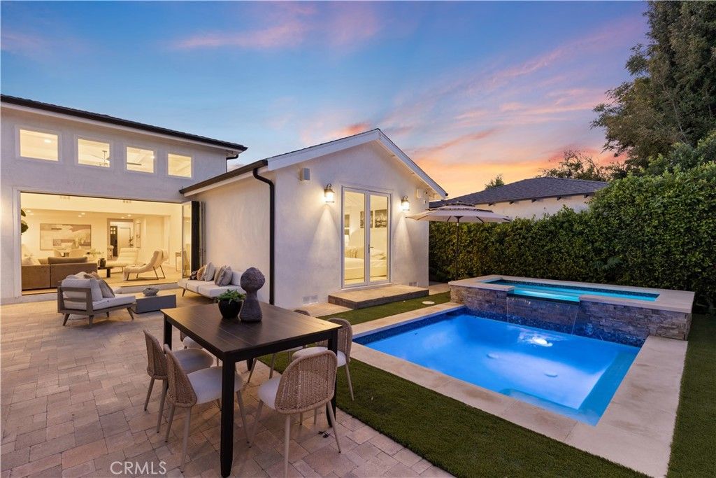 Photo of 12947 La Maida Street, Sherman Oaks, CA 91423 (MLS # SR25263976)