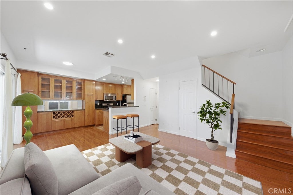 1554 N Hobart BLVD 2, Los Angeles CA 90027