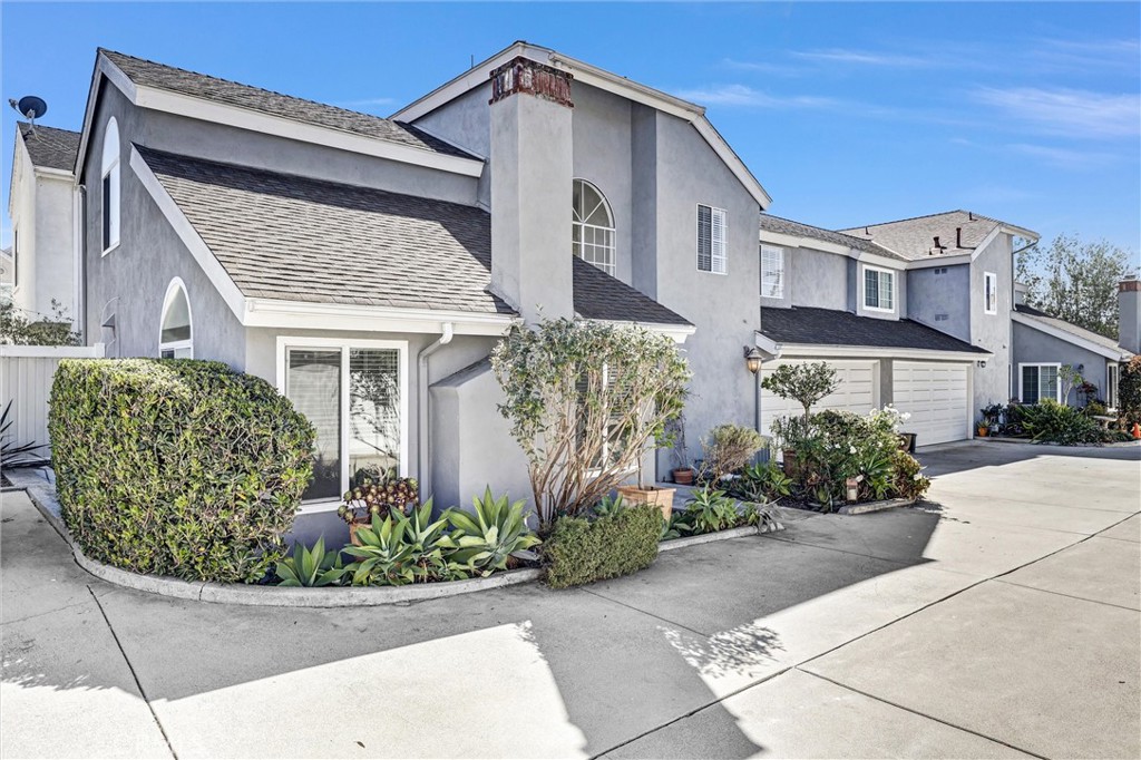 2626 Santa Ana Avenue