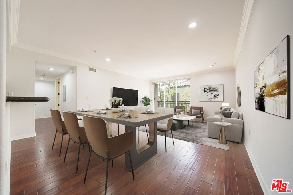 Photo of 1401 S St Andrews Place #201, Los Angeles, CA 90019 (MLS # 25605905)