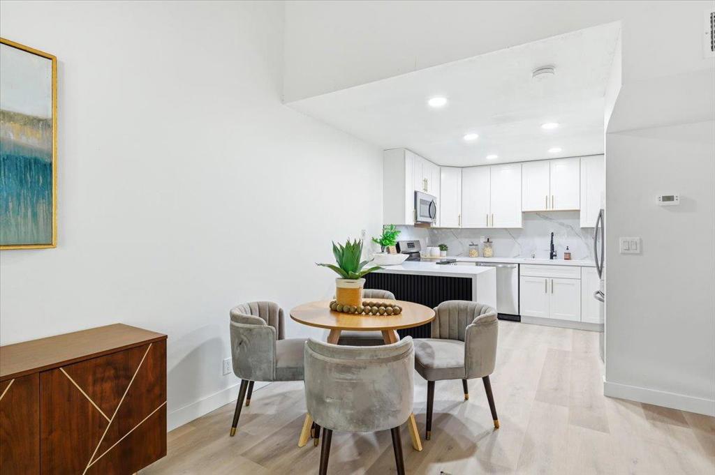 2700 Oak Road 11