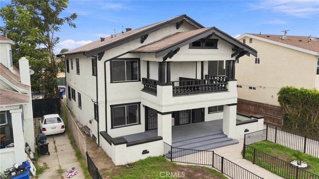 611 W 46th