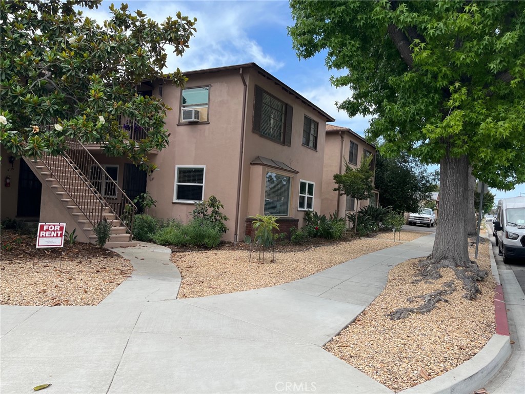 Charming 1st floor 1 bedroom apartment located at 2121 N Parish Pl in Burbank. Bright and airy space featuring hardwood floors. Convenient location near shops and restaurants.