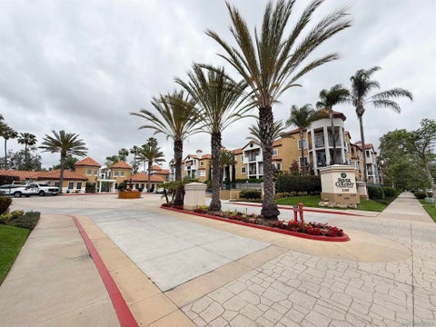 Photo of 2220 Camino De La Reina #5214, San Diego, CA 92108 (MLS # 250026386SD)