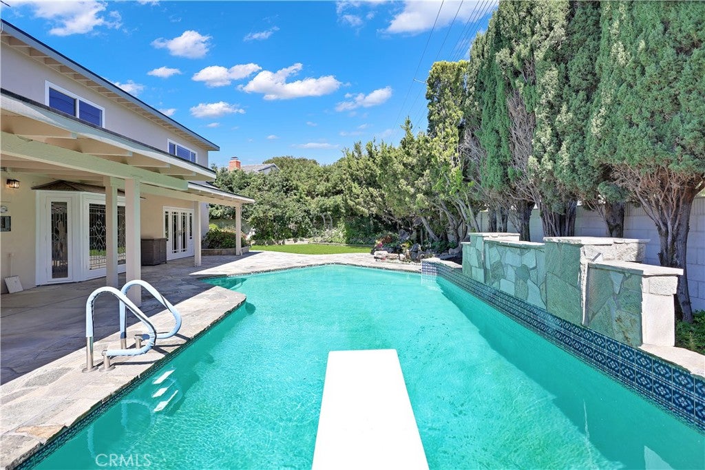 1214 E Palmdale