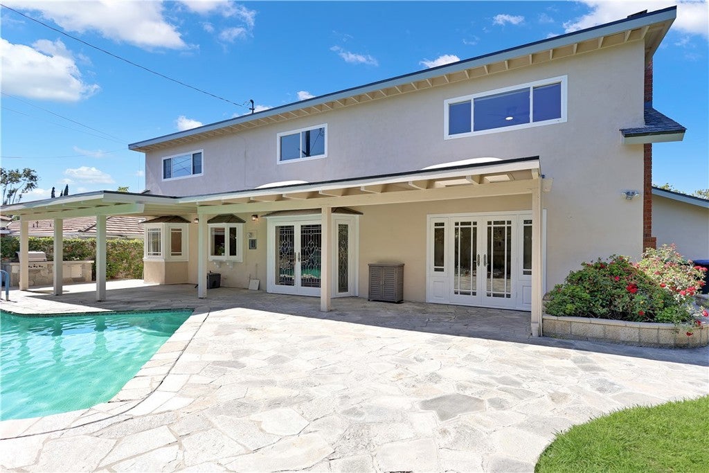 1214 E Palmdale