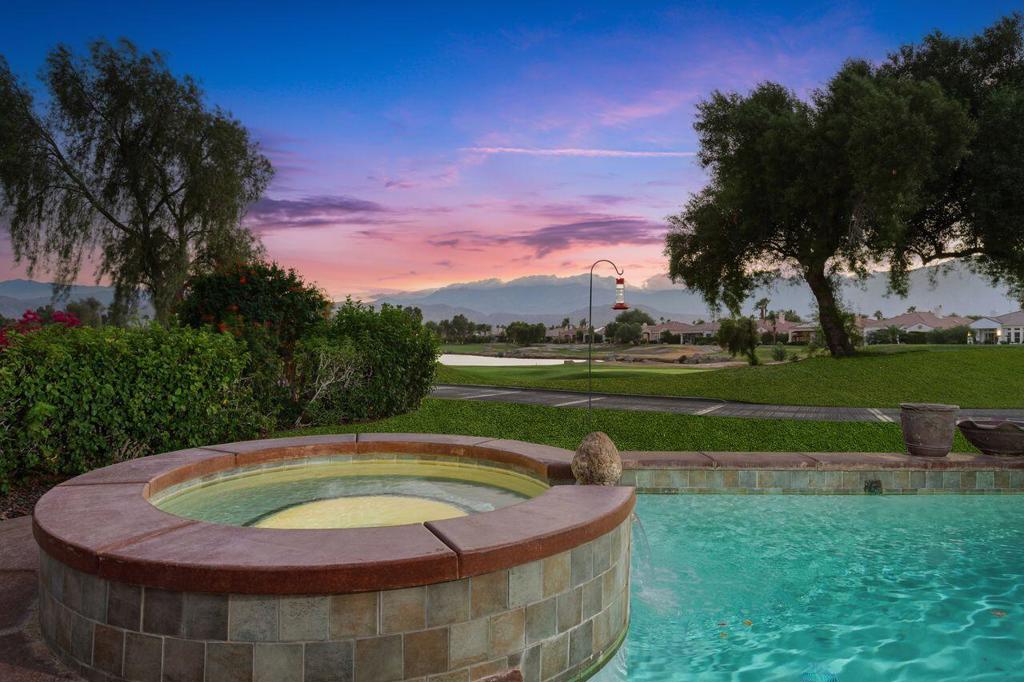 Mira Vista - Residential