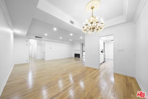 Photo of 4477 Wilshire Boulevard #306, Los Angeles, CA 90010 (MLS # 25507449)