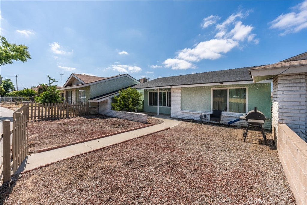 385 E Stetson