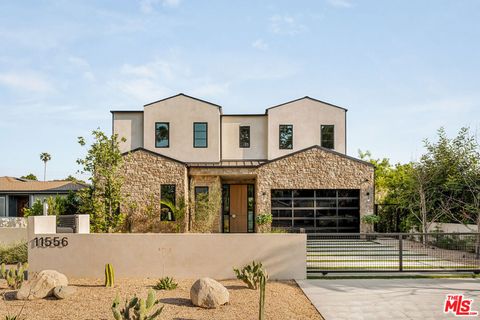 Photo of 11556 Blix Street, Valley Village, CA 91602 (MLS # 25609525) Photo of 11556 Blix Street, Valley Village, CA 91602 (MLS # 25609525)