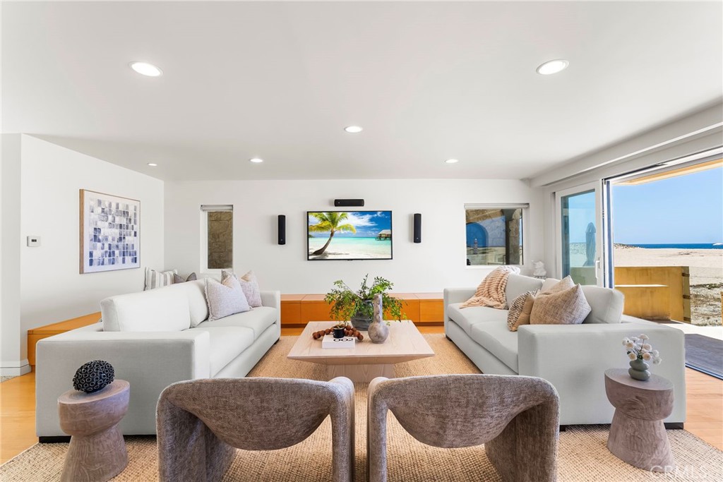 1554 E Oceanfront