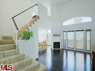 Dramatic and sun-filled 2BR + 2.5BA Penthouse corner unit in prime Brentwood. New York-style space with two-story ceilings in the living room and den offer tremendous volume and great walls for art. There is a loft/2nd bedroom with full bath that opens to a private and spacious roof top deck with sensational views. This open floor plan includes a kitchen with stainless steel appliances that spill into the dining room. The master suite has a fireplace and balcony, a walk-in closet, and a sky-lit bath with dual sinks, shower stall and spa tub. Hardwood floors, plantation shutters, two flat-screen TVs, powder room, inside laundry room and 3-car parking complete this very special residence.