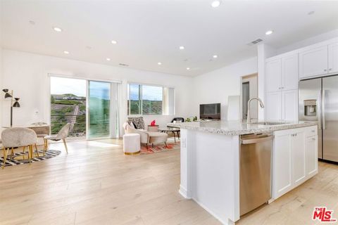 Photo of 27405 Journey Place #305, Valencia, CA 91381 (MLS # 26649885)