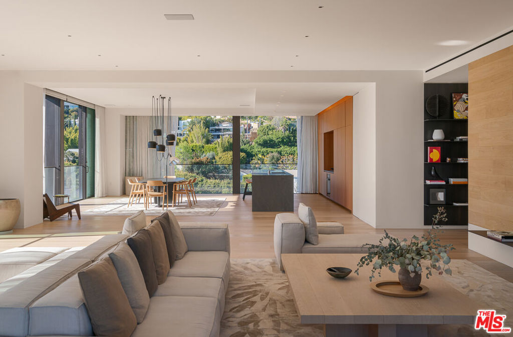 9040 W Sunset Boulevard 1001