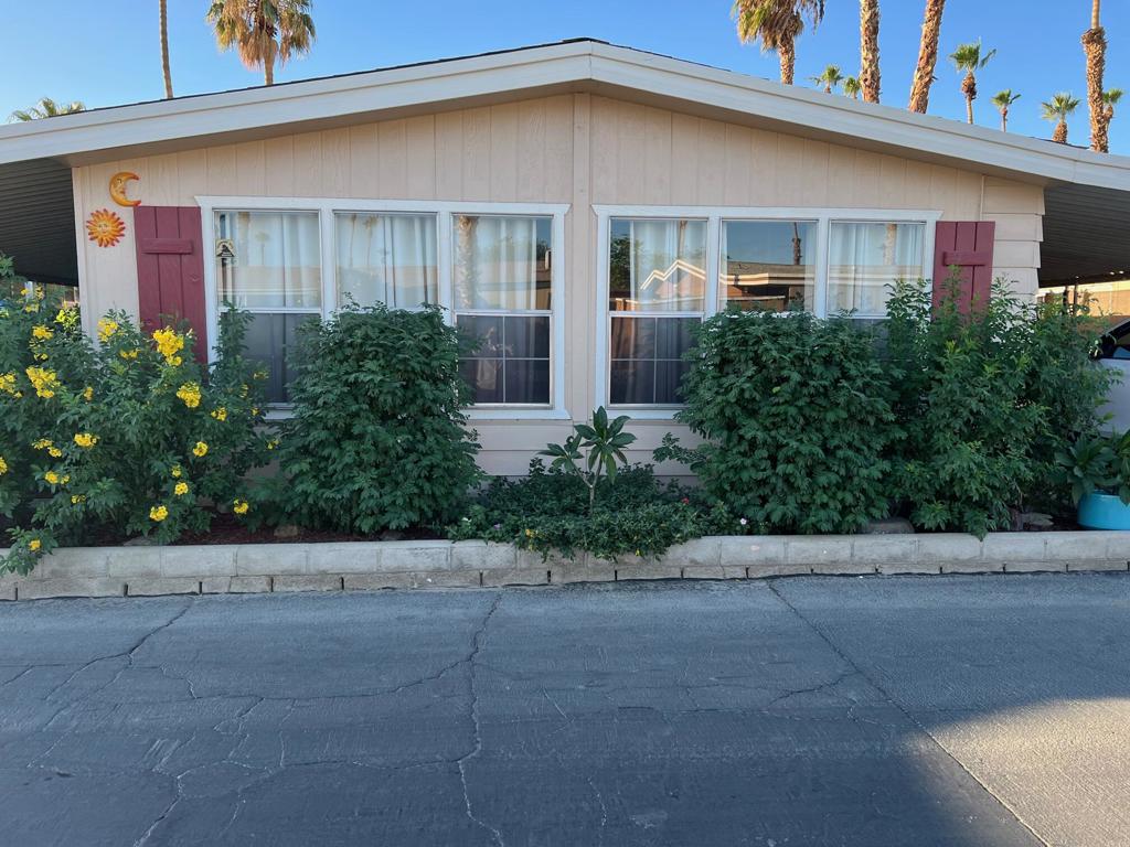 This is a very well taken care of mobile home. It is move in ready.