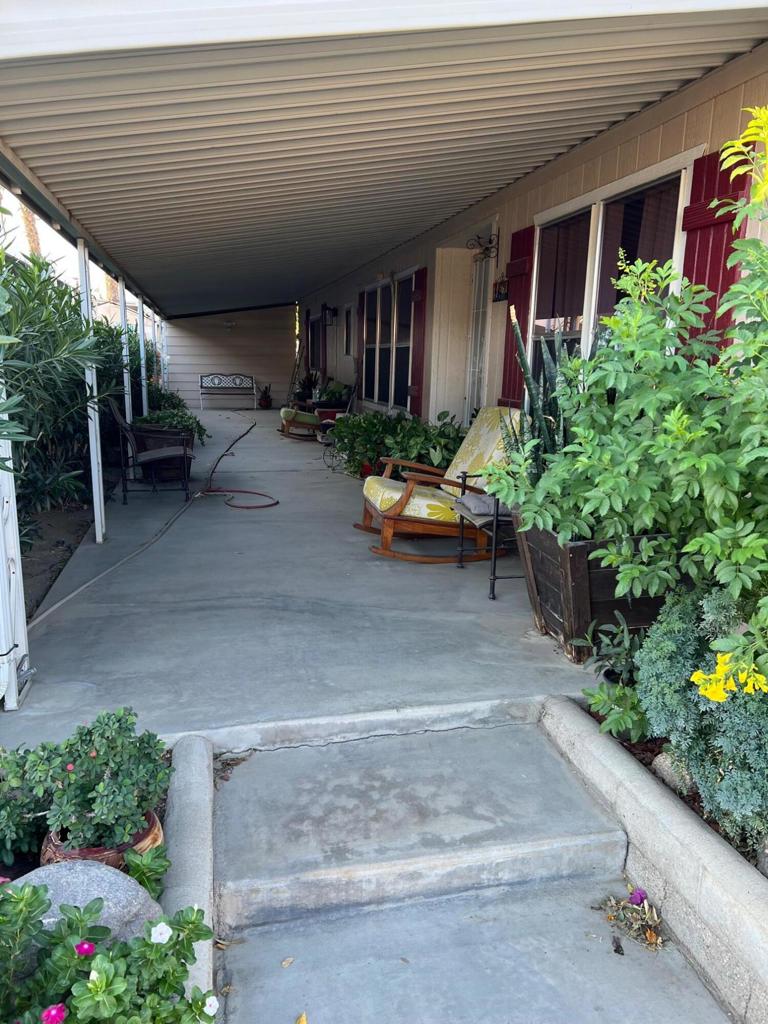 Las Palmas Del La Qn - Manufactured In Park