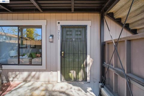 Photo of 267 Famoso Plz Plz, Union City, CA 94587 (MLS # 41127033)