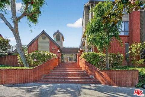 Photo of 835 S Lucerne Boulevard #105, Los Angeles, CA 90005 (MLS # 26667515)