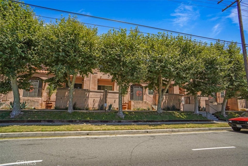 7320 Balboa Boulevard 205, Lake Balboa CA 91406