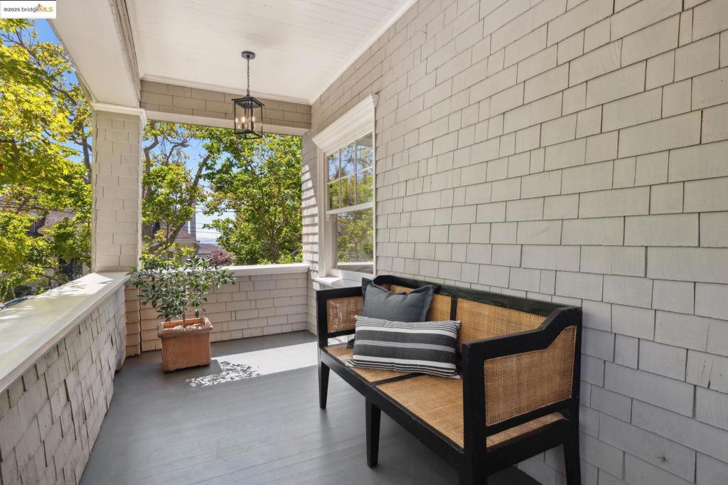 Properties 4 236 Bonita Ave