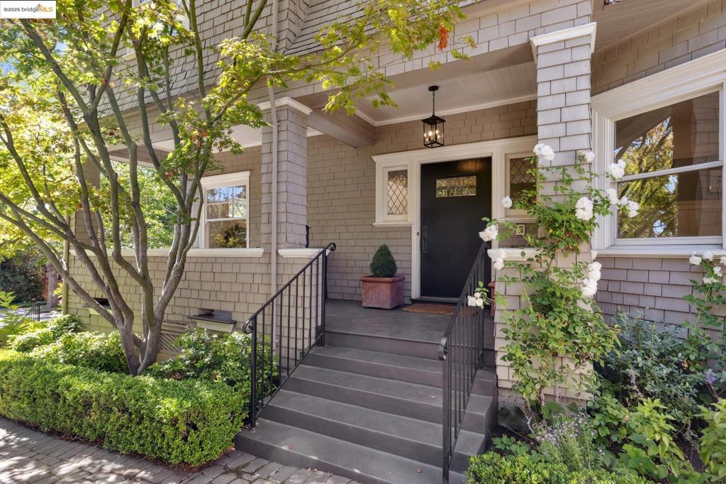 Properties 2 236 Bonita Ave