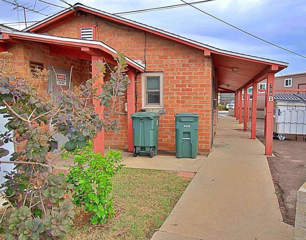 SENIORS ONLY (55+) Renovated Studio for Rent inside a gated senior mobile home park on H Street in Chula Vista right across the Trolley Station. New appliances, big bathroom, community with laundry, right to park next to the apartment, swimming pool and clubhouse. Next to i-5 freeway exit and commercial areas and restaurants