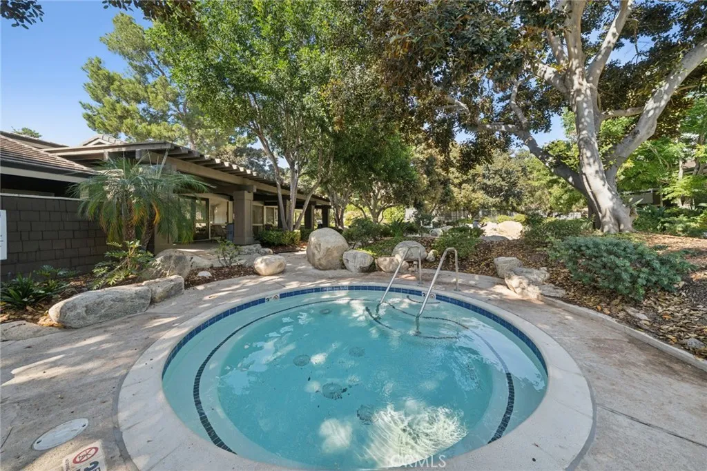 Irvine, California 92620, United States, 2 Bedrooms Bedrooms, ,2 BathroomsBathrooms,Residential,Active,201116