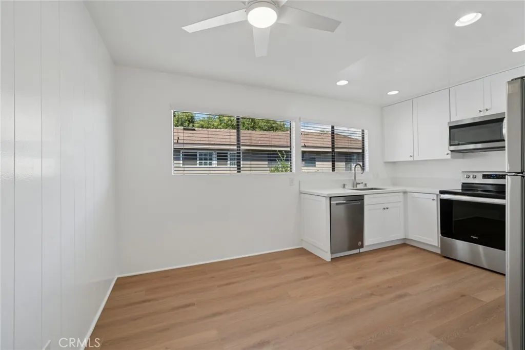 Irvine, California 92620, United States, 2 Bedrooms Bedrooms, ,2 BathroomsBathrooms,Residential,Active,201116