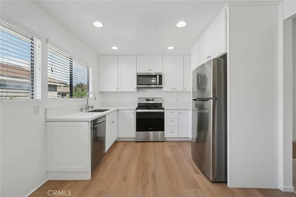 Irvine, California 92620, United States, 2 Bedrooms Bedrooms, ,2 BathroomsBathrooms,Residential,Active,201116