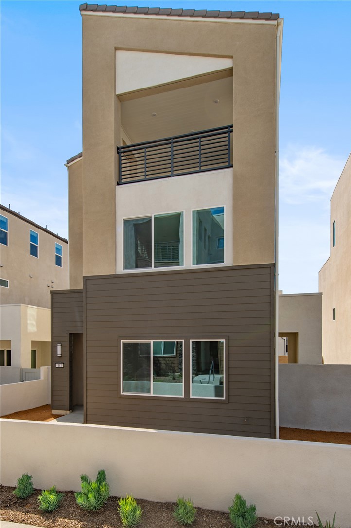 Brand new 4 bedroom 3.5 bathroom house is now for rent. Upgraded flooring, counter tops, backsplash and appliances