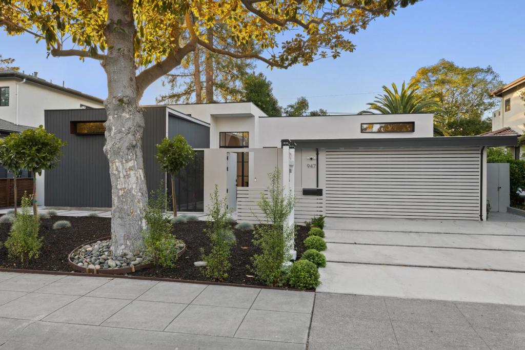 947 Colonial Lane