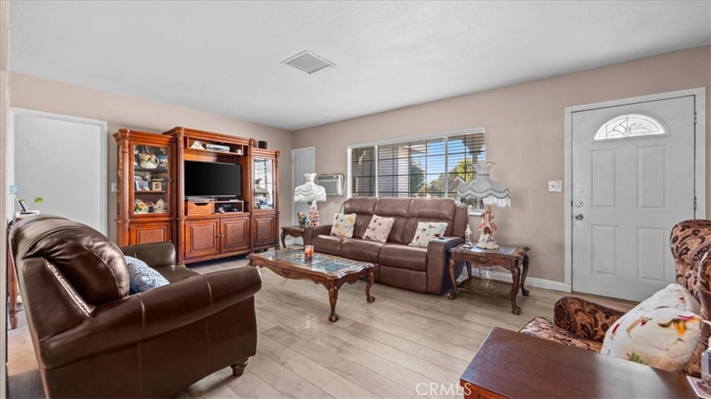 215 W Valencia