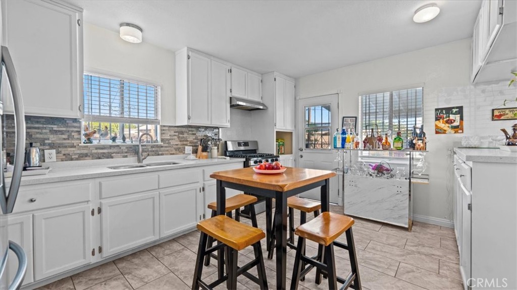 215 W Valencia