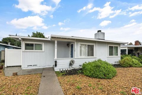 Photo of 18148 Hartland Street, Reseda, CA 91335 (MLS # 25619031)