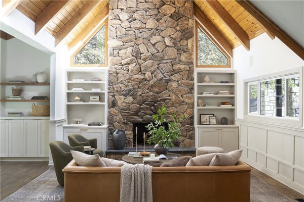 995 TIROL LN, LAKE ARROWHEAD, CA 92352 - Image 9eb45cc11c400a0ea1c6c8371a268346/2392225037