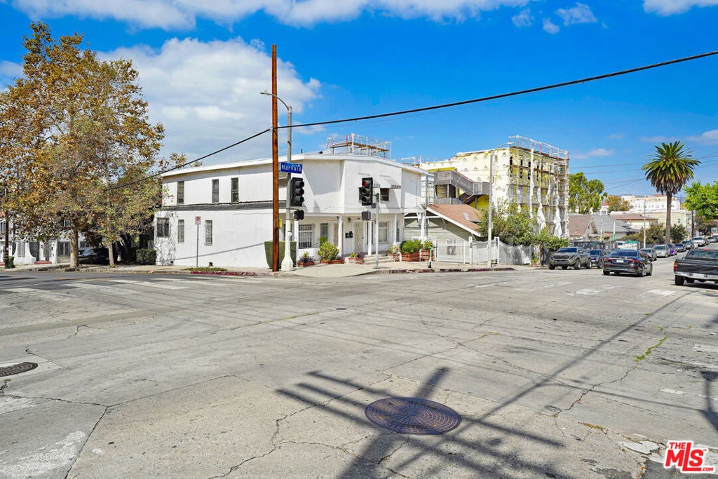 1059 S Harvard Boulevard