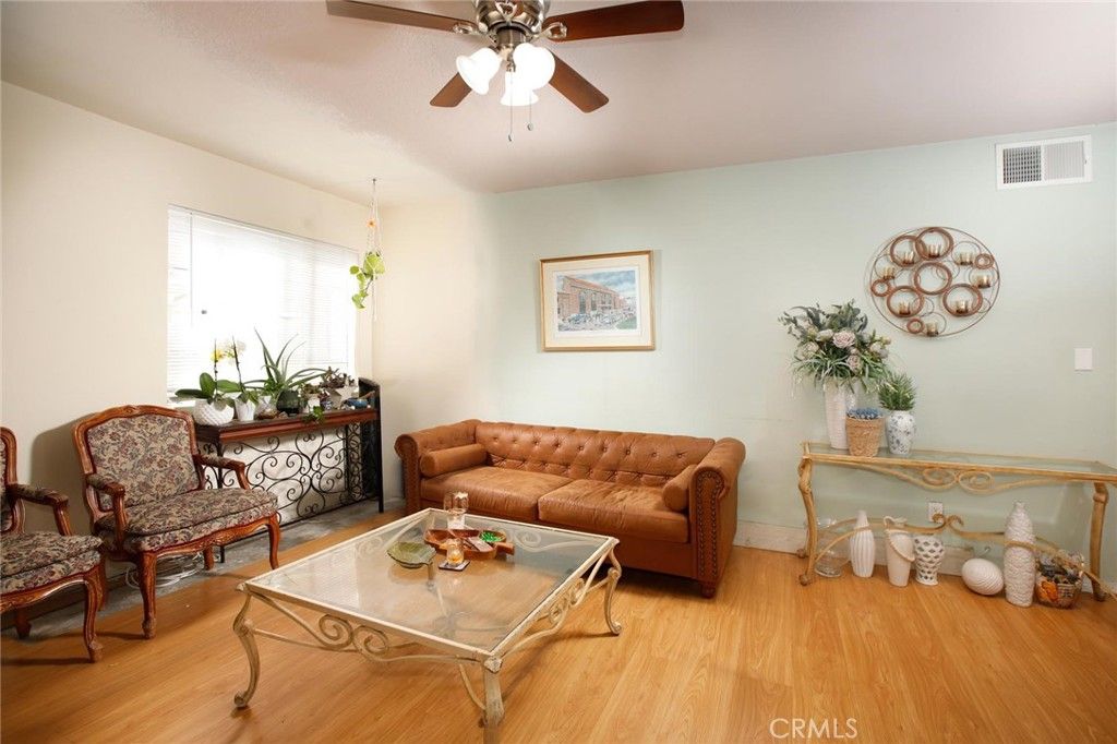 Photo of 7035 Woodley Avenue #204, Van Nuys, CA 91406 (MLS # GD25118228)