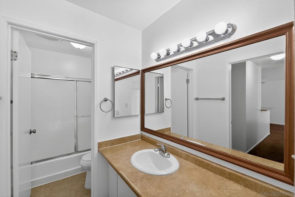 1621 S Hotel Circle E215