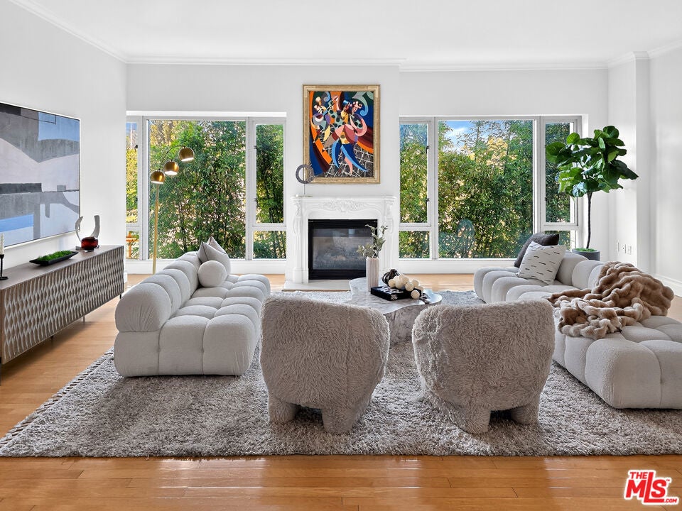 10727 Wilshire Boulevard 404