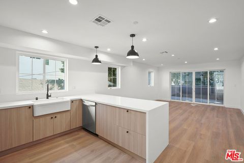 Photo of 1331 N June Street #1/4, Los Angeles, CA 90028 (MLS # 26716915)