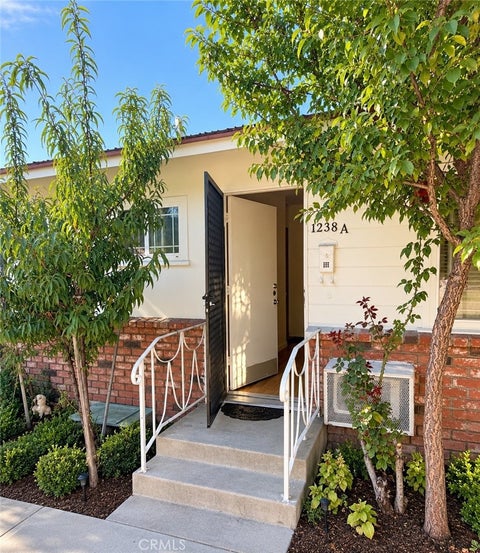 Photo of 238 E Valencia Avenue E #A, Burbank, CA 91502 (MLS # GD26170727)