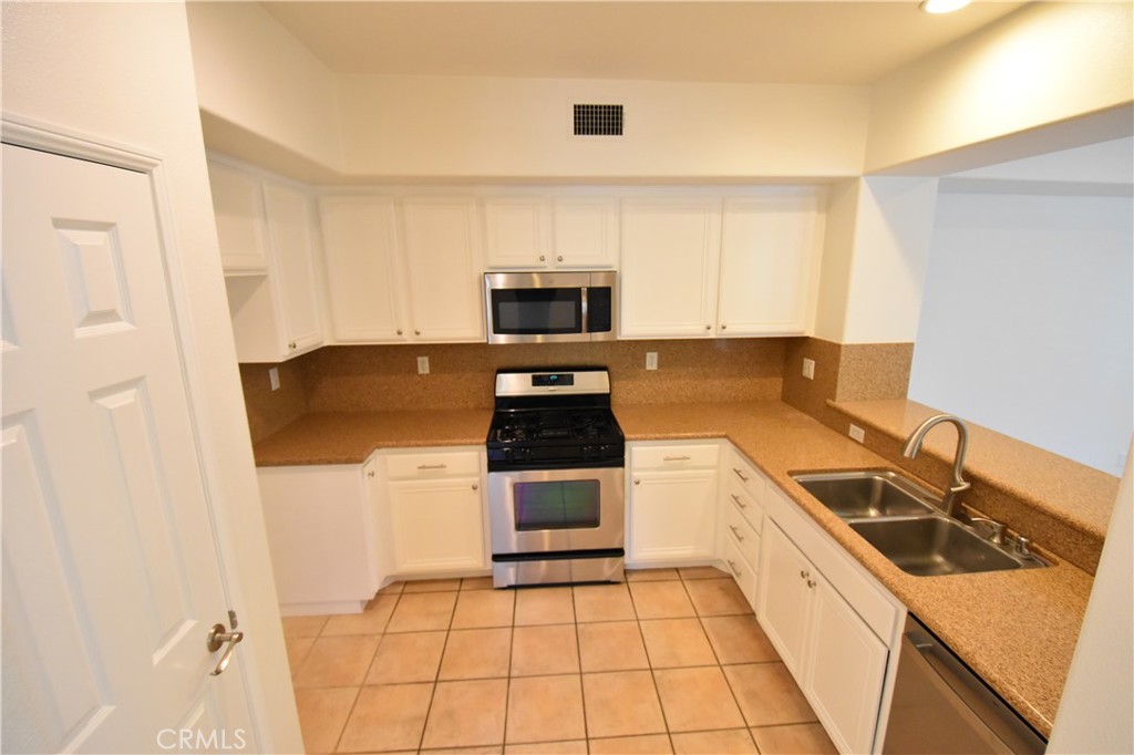2 Lynde Street