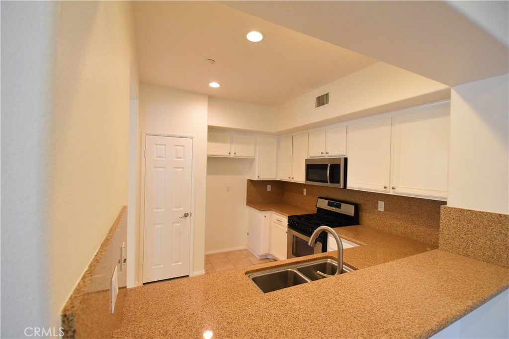 2 Lynde Street