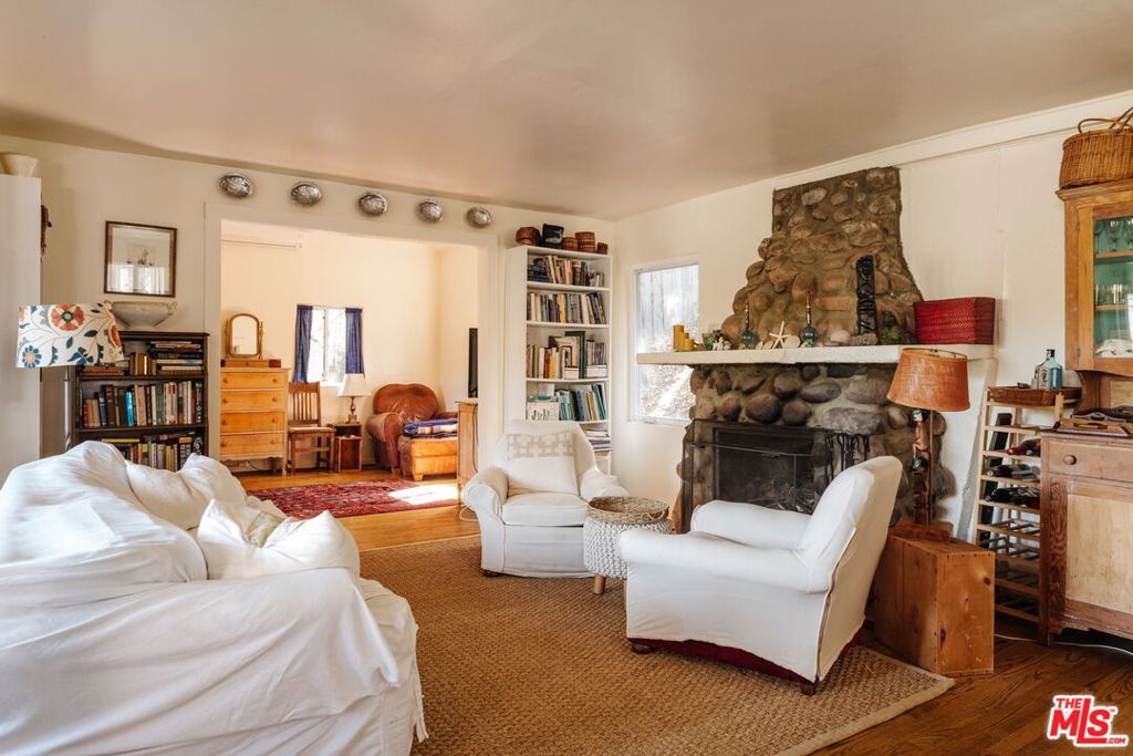 1237 Old Topanga Canyon Road