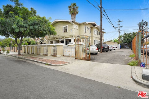 Photo of 972 W 47th Street, Los Angeles, CA 90037 (MLS # 26989593)