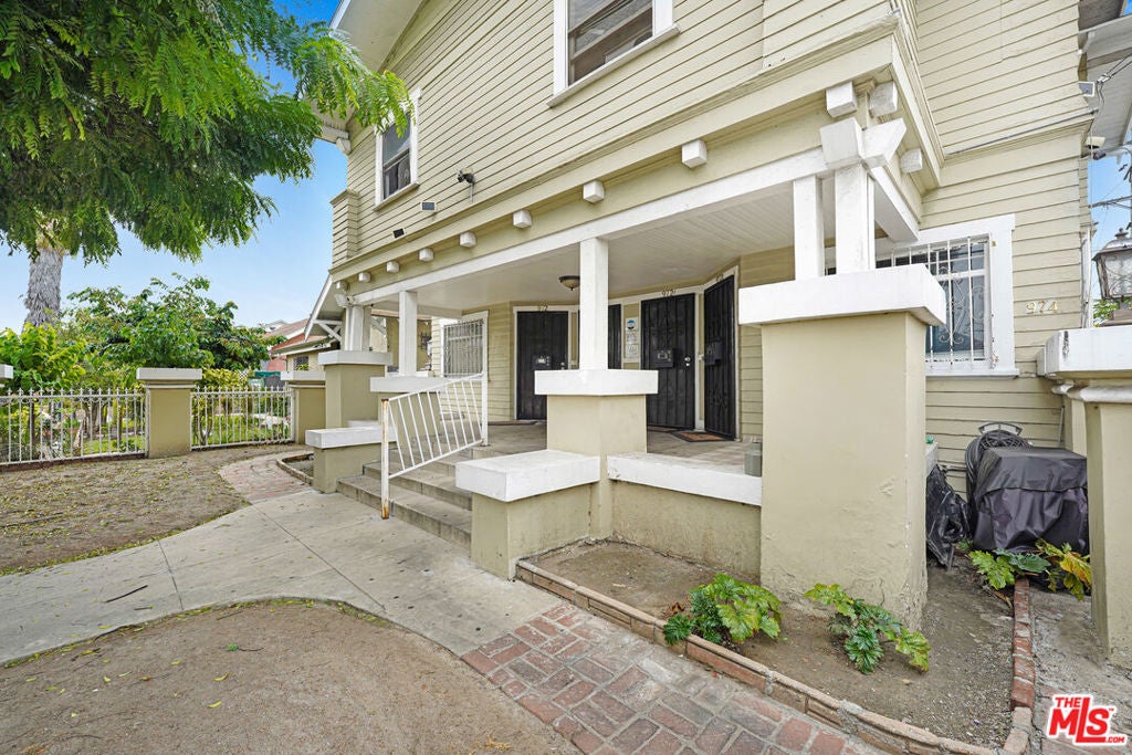 972 W 47th Street