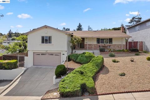 Photo of 17939 Lamson Rd Rd, Castro Valley, CA 94546 (MLS # 41131701)
