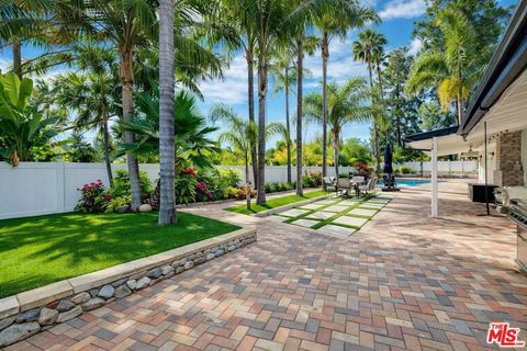 Photo of 4506 El Abaca Place, Tarzana, CA 91356 (MLS # 26641731)