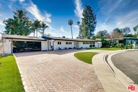 Photo of 4506 El Abaca Place, Tarzana, CA 91356 (MLS # 26641731)