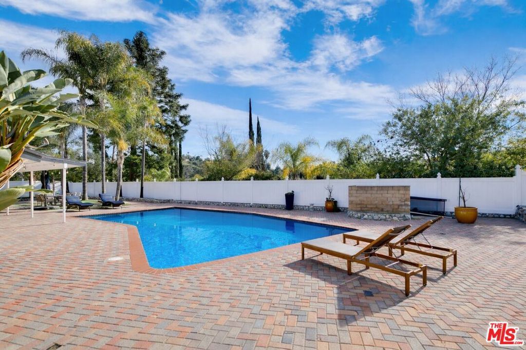 Photo of 4506 El Abaca Place, Tarzana, CA 91356 (MLS # 26641731)